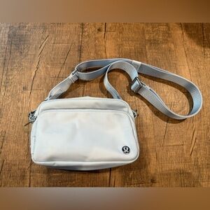 Lululemon Everywhere Crossbody Bag 2L